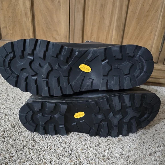 Lowa Men's Baffin Pro Brown Hiking Boots - Picture 11 of 11